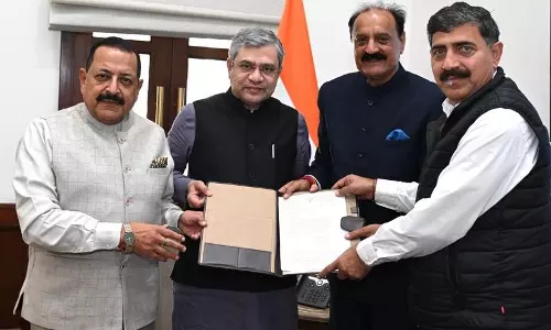 BJP प्रतिनिधिमंडल ने रेल मंत्री से ट्रेनों का ठहराव बहाल करने का आग्रह किया BJP प्रतिनिधिमंडल ने रेल मंत्री से ट्रेनों का ठहराव बहाल करने का आग्रह किया