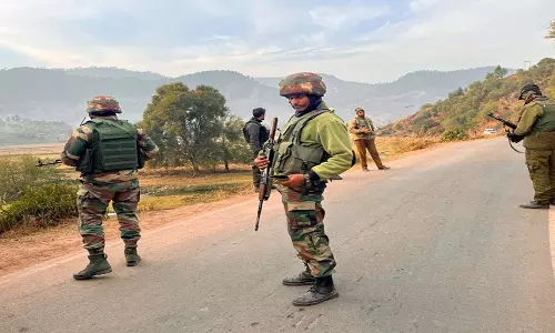 Jammu-Kashmir: पुंछ में सेना की चौकी पर आतंकवादियों ने ग्रेनेड फेंके Jammu-Kashmir: पुंछ में सेना की चौकी पर आतंकवादियों ने ग्रेनेड फेंके