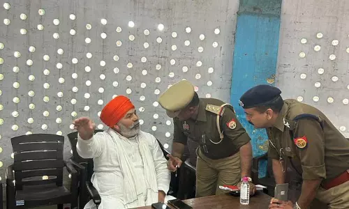 जब पुलिस ने किसान नेता राकेश टिकैत को रोका...माहौल पूरी तरह गरमाया, सामने आया VIDEO
