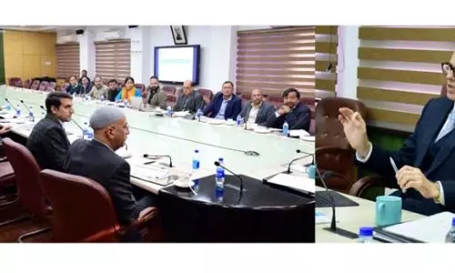 CM ने अधिकारियों को सब्सिडी वाली हेलीकॉप्टर सेवा का विस्तार करने का निर्देश दिया