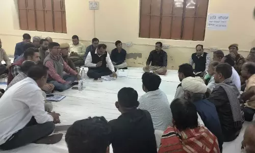Jalore: जिला कलेक्टर ने ऐलाना ग्राम में की रात्रि चौपाल Jalore: जिला कलेक्टर ने ऐलाना ग्राम में की रात्रि चौपाल