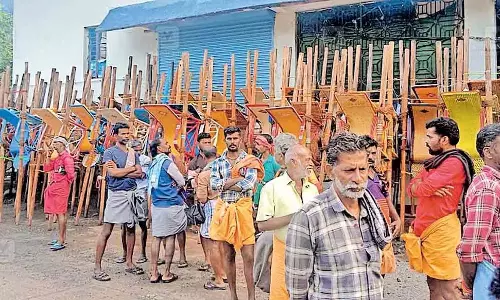 सबरीमाला एक पूजा स्थल: इसे दोबारा न दोहराएं: HC ने हड़ताल की आलोचना की सबरीमाला एक पूजा स्थल: इसे दोबारा न दोहराएं: HC ने हड़ताल की आलोचना की