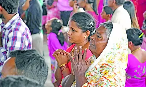 धार्मिक सद्भावना के प्रदर्शन के लिए हजारों लोग Goa में एकत्र हुए धार्मिक सद्भावना के प्रदर्शन के लिए हजारों लोग Goa में एकत्र हुए