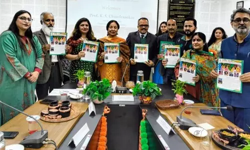 Jammu: कुलपति ने दो पुस्तकें, कॉलेज न्यूज़लेटर का विमोचन किया