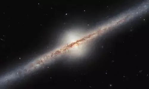दूरबीन द्वारा 23 वर्षों तक ली गई खूबसूरत नीली आकाशगंगा की झलक