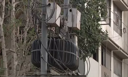 Pakistan में बिजली संकट ने परिवारों को संकट के कगार पर पहुंचाया Pakistan में बिजली संकट ने परिवारों को संकट के कगार पर पहुंचाया