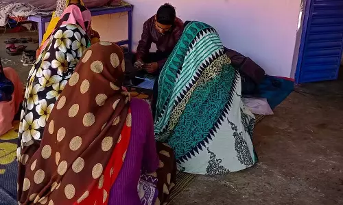 Maharashtra : दो सालों से शौचालय में रह रही थी मानसिक रूप से बीमार महिला, आश्रय गृह भेजा Maharashtra : दो सालों से शौचालय में रह रही थी मानसिक रूप से बीमार महिला, आश्रय गृह भेजा