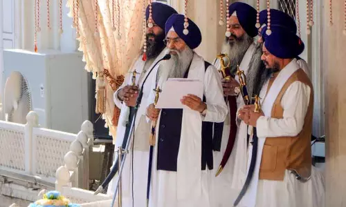 Akal Takht Jathedar ने सुखबीर बादल पर हमले की कड़ी निंदा की