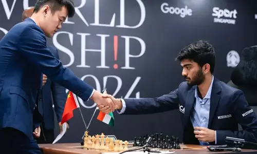 World Chess Championship: डी गुकेश, डिंग लिरेन ने 8वीं बाजी में एक और ड्रॉ खेला