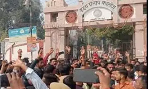 Varanasi : उदय प्रताप कॉलेज में हनुमान चालीसा पाठ को लेकर तनाव, पुलिस तैनात