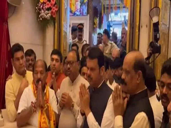 Fadnavis ने शपथ ग्रहण समारोह से पहले श्री सिद्धिविनायक मंदिर में पूजा-अर्चना की