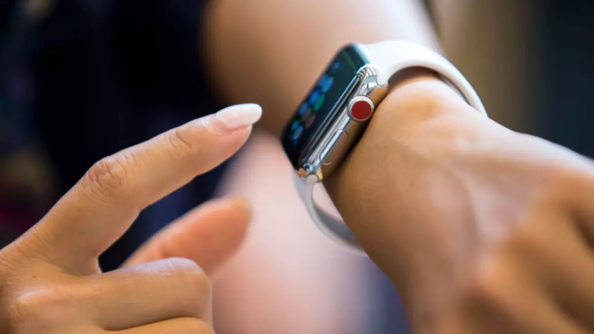 बिलकुल फ्री में मिलेगी हाईटेक फीचर्स वाली Apple Watch