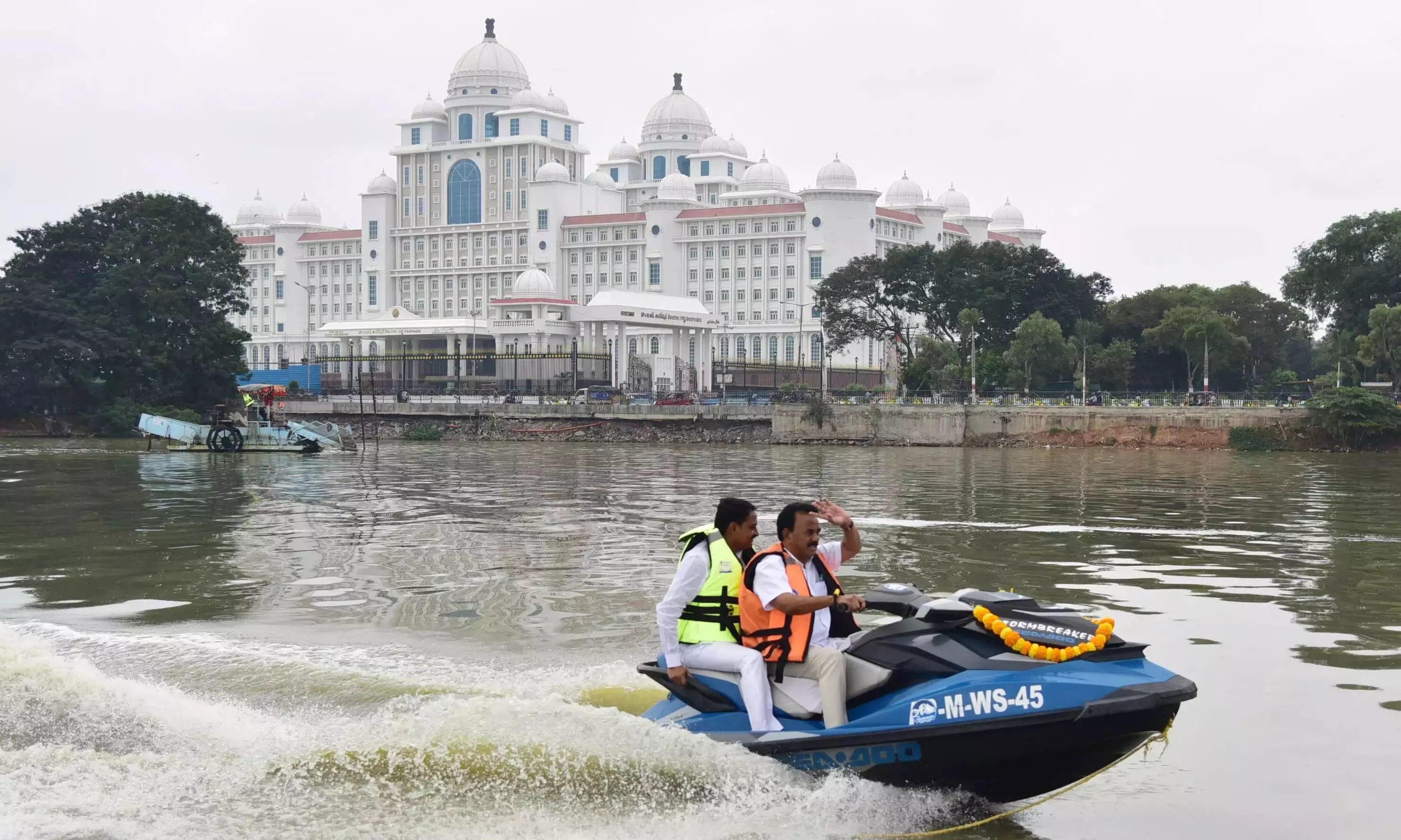 Hussain Sagar lake में साहसिक जल खेलों की शुरुआत