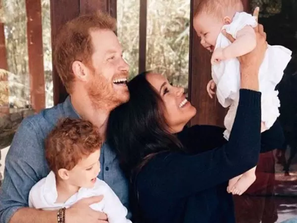 Prince Harry ने मेघन मार्कल के साथ तलाक की अटकलों को हवा देने वाले ट्रोल्स की आलोचना की Prince Harry ने मेघन मार्कल के साथ तलाक की अटकलों को हवा देने वाले ट्रोल्स की आलोचना की