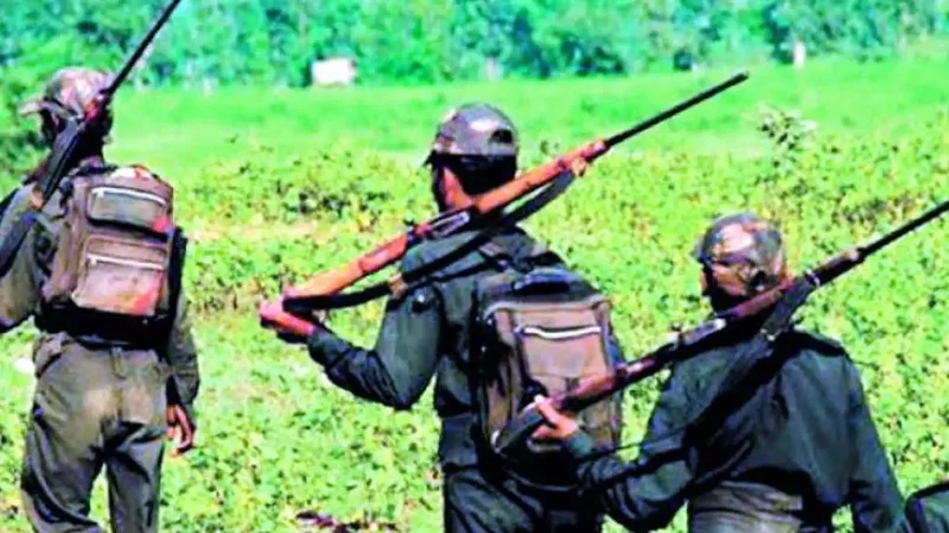 Warangal: माओवादियों के 4 शव परिजनों को सौंपे गए Warangal: माओवादियों के 4 शव परिजनों को सौंपे गए