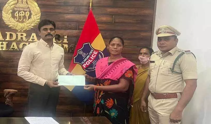 Kothagudem पुलिस के सामने आत्मसमर्पण कर दिया