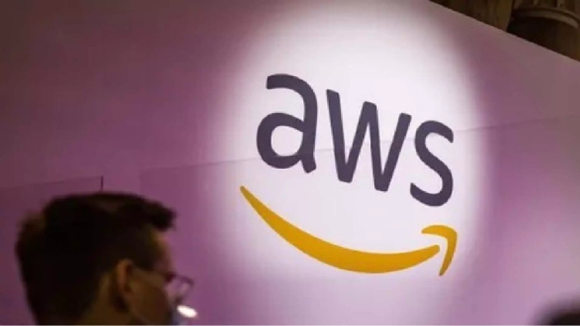 AWS ने वंचित छात्रों को 100 मिलियन डॉलर देने का वादा किया