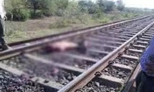 UP News: ट्रेन के आगे कूदकर युवक ने की आत्महत्या UP News: ट्रेन के आगे कूदकर युवक ने की आत्महत्या