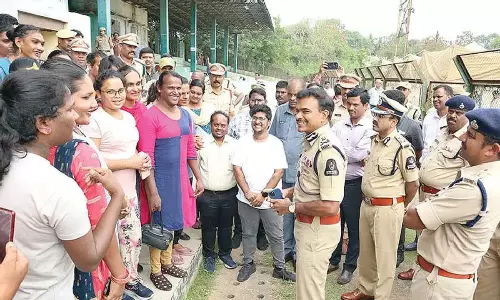 Telangana: 44 ट्रांसजेंडरों को ट्रैफिक पुलिस सहायक के रूप में भर्ती किया गया