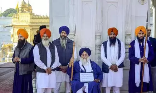 Punjab के सतर्क पुलिस अधिकारी ने सुखबीर बादल पर हमले को नाकाम किया Punjab के सतर्क पुलिस अधिकारी ने सुखबीर बादल पर हमले को नाकाम किया
