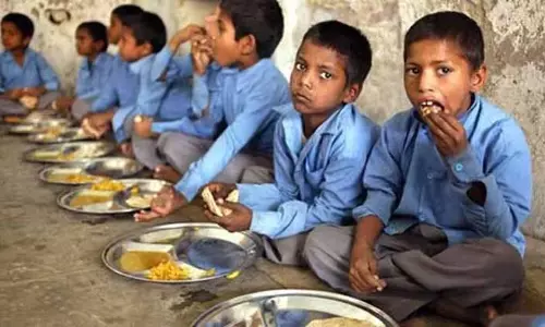 Assam :असम के शिक्षक ने मध्याह्न भोजन निधि के दुरुपयोग का आरोप