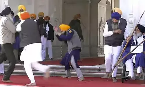 Sukhbir Badal पर हमले से सुरक्षा में खामियां उजागर Sukhbir Badal पर हमले से सुरक्षा में खामियां उजागर