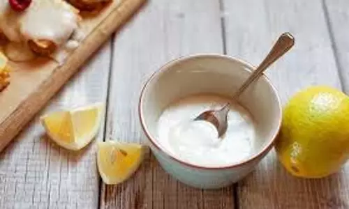 Skin Care: ग्लोइंग स्किन के लिए चेहरे पर लगाएं दही से बने  फेस पैक