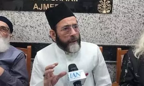 बांग्लादेश जा कर हिंदुओं की रक्षा करना चाहता हूं : तौकीर रजा बांग्लादेश जा कर हिंदुओं की रक्षा करना चाहता हूं : तौकीर रजा