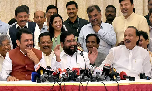 देवेंद्र फडणवीस आज Maharashtra के सीएम पद की शपथ लेंगे देवेंद्र फडणवीस आज Maharashtra के सीएम पद की शपथ लेंगे