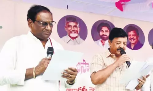 Andhra: मुख्यमंत्री चंद्रबाबू नायडू, उपमुख्यमंत्री पवन कल्याण संगीता नीरजनम में भाग लेंगे Andhra: मुख्यमंत्री चंद्रबाबू नायडू, उपमुख्यमंत्री पवन कल्याण संगीता नीरजनम में भाग लेंगे