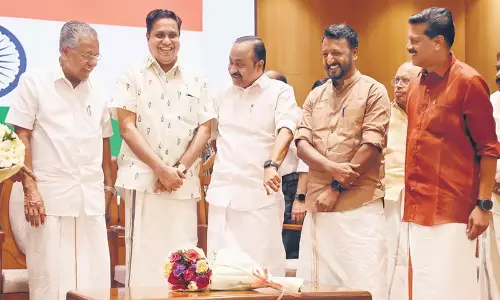 Kerala: राहुल, प्रदीप ने विधायक के रूप में शपथ ली