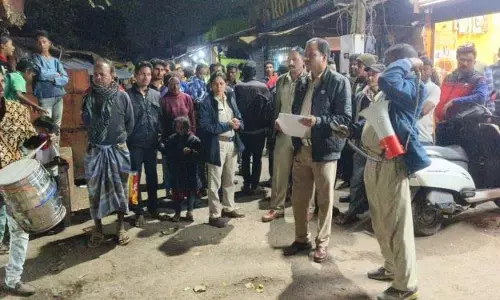 पुलिस ने फरार लोगों पर शिकंजा कसा पुलिस ने फरार लोगों पर शिकंजा कसा