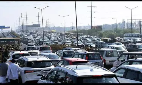 Meerut एक्सप्रेसवे पर पुलिस ने राहुल गांधी का रास्ता रोका, भारी जाम