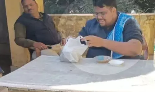 200 करोड़ ठगने वाला आरोपी पुलिस हिरासत में खा रहा मनपसंद डिश