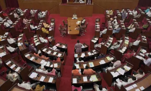 Odisha विधानसभा अध्यक्ष ने नौसेना दिवस को देखने की अनुमति देते हुए सदन की कार्यवाही शुरू कर दी