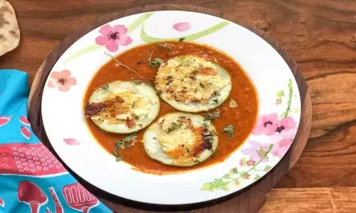 Bharwa Lauki Recipe : लौकी को नया स्वाद देने के लिए बनाएं भरवां लौकी Bharwa Lauki Recipe : लौकी को नया स्वाद देने के लिए बनाएं भरवां लौकी