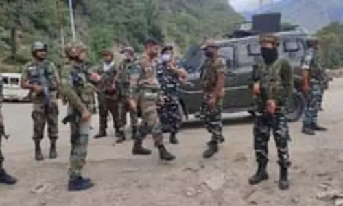 जम्मू-कश्मीर के सुरनकोट में आतंकियों ने ग्रेनेड से किया हमला, तलाशी अभियान जारी