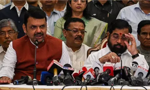 महाराष्ट्र शपथ समारोह: CM पद की शपथ, एकनाथ शिंदे को लेकर सस्पेंस बरकरार महाराष्ट्र शपथ समारोह: CM पद की शपथ, एकनाथ शिंदे को लेकर सस्पेंस बरकरार