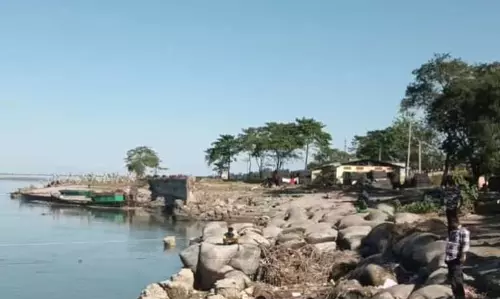 Assam : डिब्रूगढ़ में ब्रह्मपुत्र नदी पर कटाव नियंत्रण परियोजना शुरू