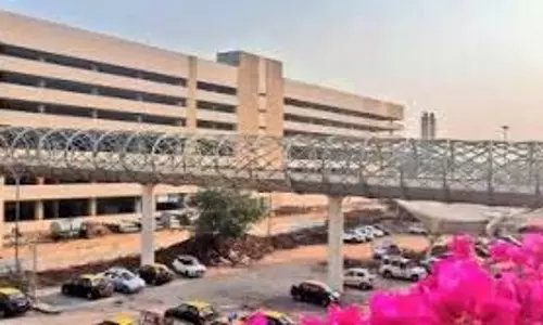 बिना सूचना के हवाई अड्डे पर पार्किंग शुल्क बढ़ा दिया गया