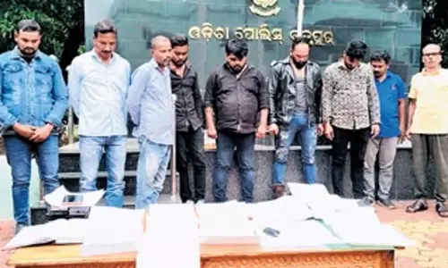 Berhampur पुलिस ने नौकरी चाहने वालों से 1.96 करोड़ रुपये ठगने वाले नौ लोगों को गिरफ्तार किया