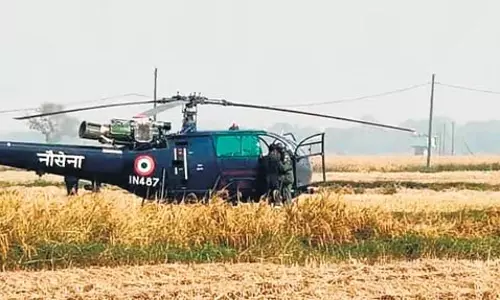Odisha: नौसेना के हेलीकॉप्टर को आपातकालीन लैंडिंग के लिए मजबूर होना पड़ा