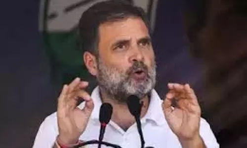 संभल जा रहे राहुल, प्रियंका गांधी गाजीपुर बॉर्डर पर रुके