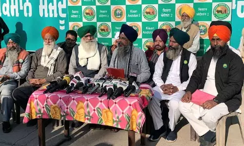 Haryana के अधिकारियों द्वारा शंभू में निषेधाज्ञा चिपकाए जाने से तनाव की स्थिति