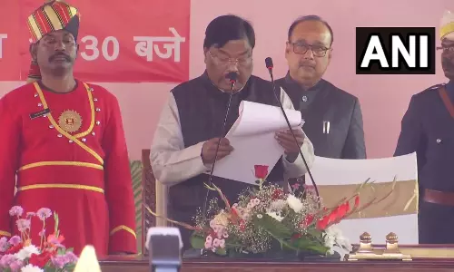 झारखंड कैबिनेट का विस्तार, 11 मंत्रियों ने ली शपथ झारखंड कैबिनेट का विस्तार, 11 मंत्रियों ने ली शपथ