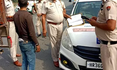 Haryana : रेवाड़ी में गलत स्थानों पर वाहन पार्क करना यातायात की बड़ी समस्या