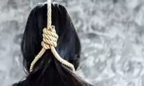 Agra: घर पर विवाहिता खून से लथपथ फंदे से लटका मिला शव ,ससुराल वाले फरार Agra: घर पर विवाहिता खून से लथपथ फंदे से लटका मिला शव ,ससुराल वाले फरार