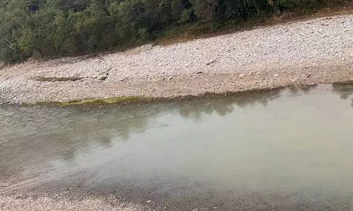 Kangra में अवैध स्टोन क्रशर जल निकायों को प्रदूषित कर रहे