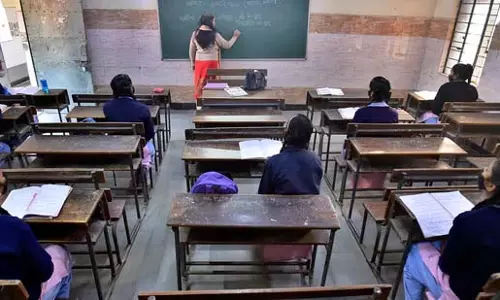 कुलाधिपति के हस्तक्षेप के बाद शिक्षक भर्ती रुकी