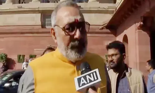 Giriraj Singh और किरेन रिजिजू ने अडानी मुद्दे पर विपक्षी सांसदों के विरोध की आलोचना की Giriraj Singh और किरेन रिजिजू ने अडानी मुद्दे पर विपक्षी सांसदों के विरोध की आलोचना की